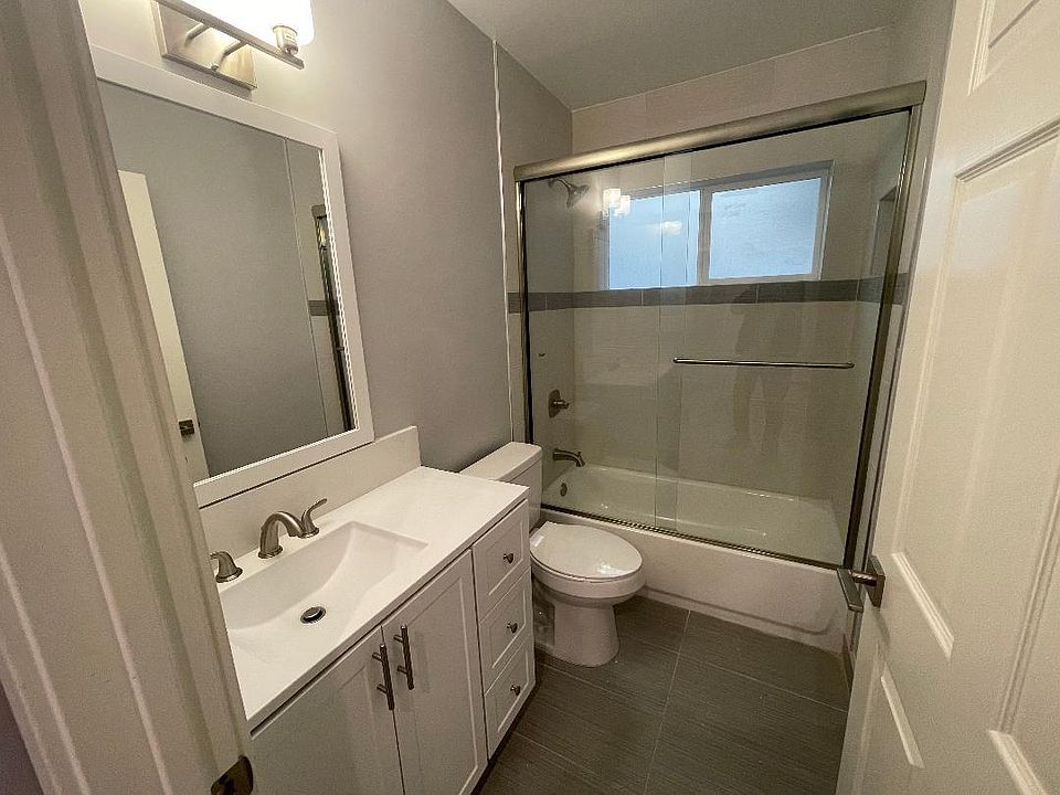 1st image of 428 N Lomita St #101