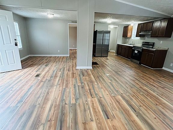 4th image of 154 Creekbend Dr
