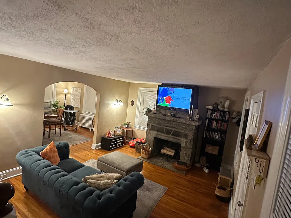 323 W Spring Ave