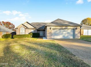 28 Castlerock Cv, Jackson, TN 38305