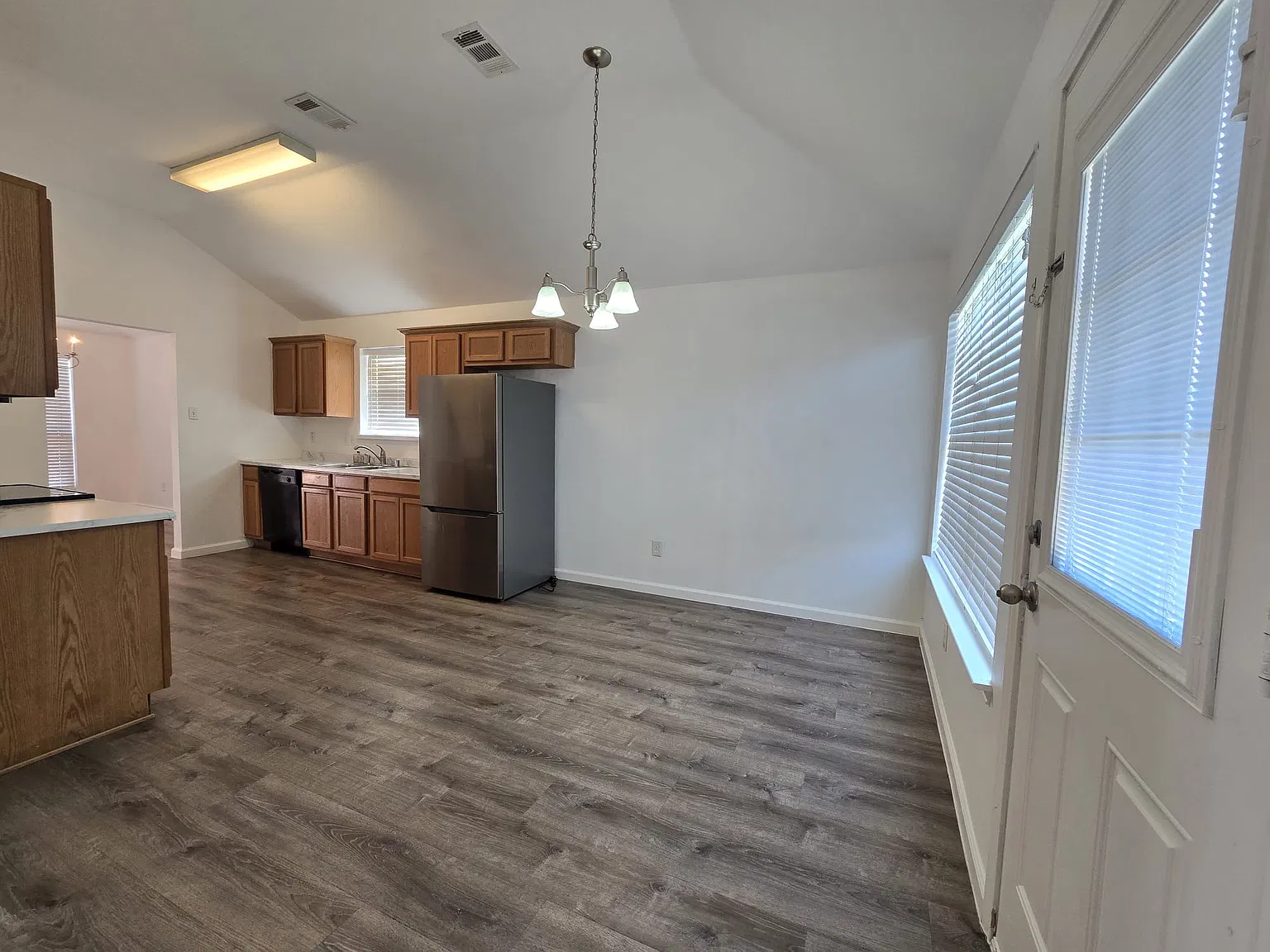 3 bed, 1647 sqft, $2,000 — Photo 4