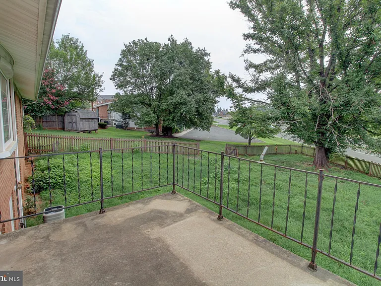 113 Thornton Ct — Photo 28