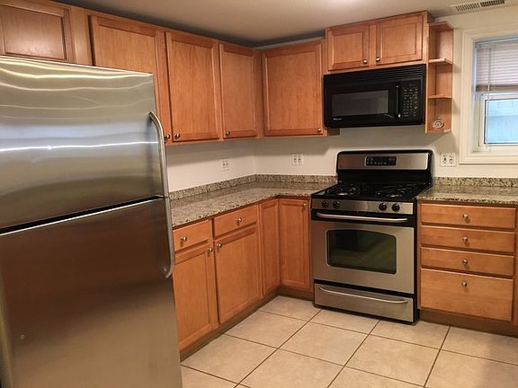 5th image of 6052 N Claremont Ave