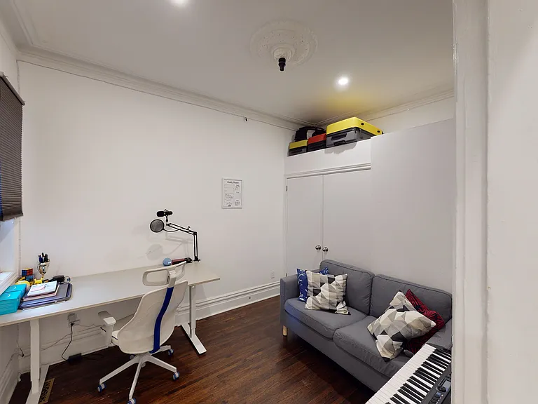 160 Beaconsfield Ave #1 — Photo 3