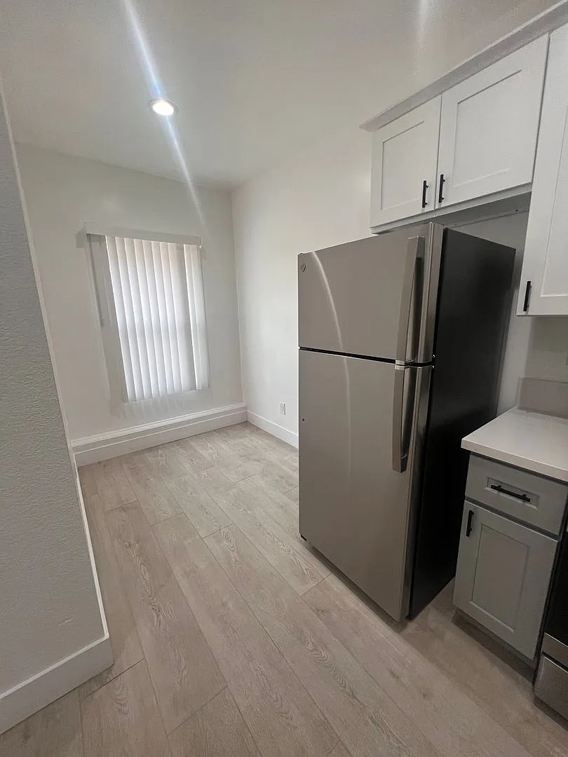 676 Shatto Place — Photo 4