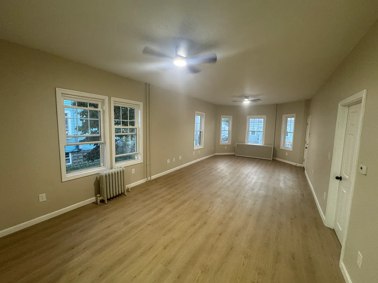 3 bed, 1100 sqft, $2,200 — Photo 4