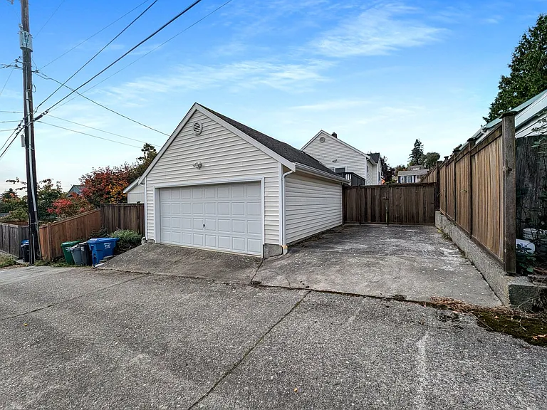 4030 38th Ave SW — Photo 46
