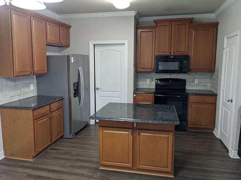 5805 Thompson Pl — Photo 7