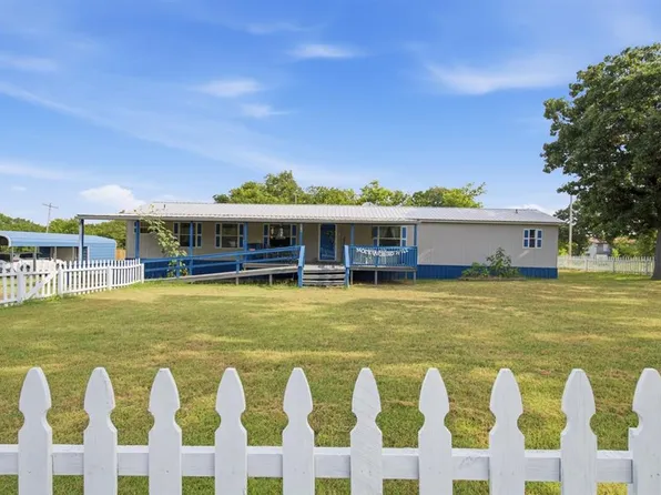 316 1st St, Wanette, OK 74878