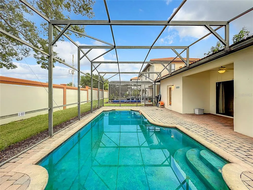 1 bed, 1.0 bath, 1632 sqft, $950 — Photo 2