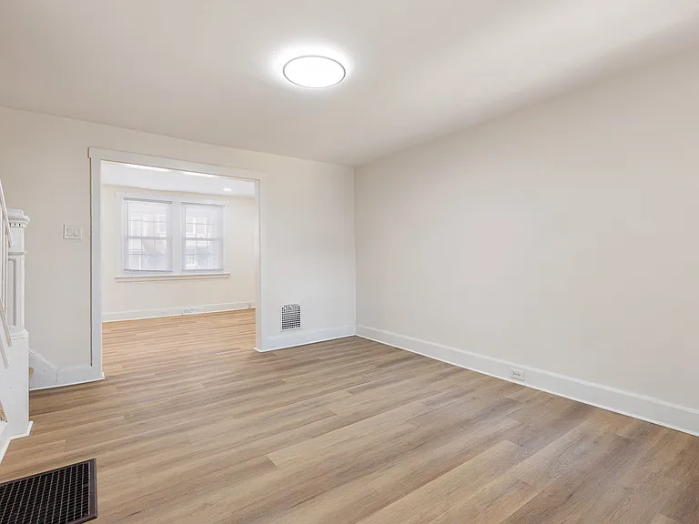 19 Denham Ave — Photo 13