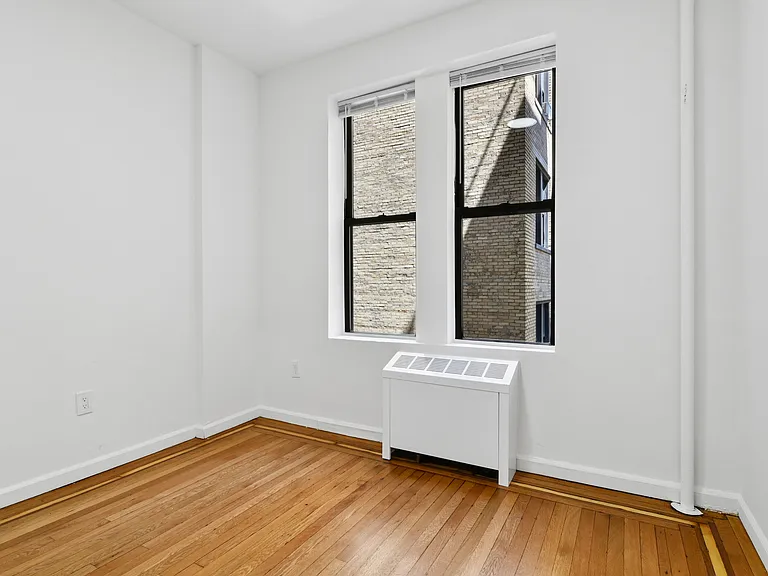 920 Riverside Dr #34 — Photo 5