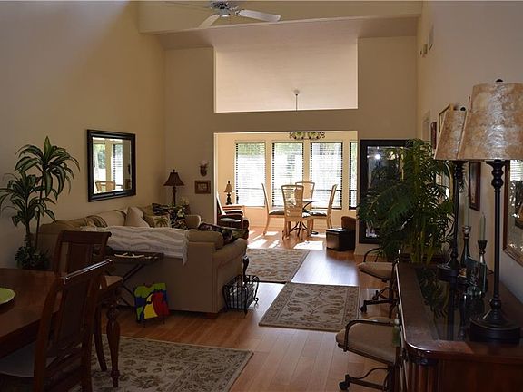 3rd image of 320 Vista Ct