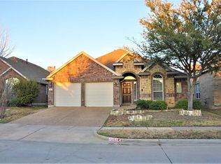 7052 Bethlehem Dr, Grand Prairie, TX 75054