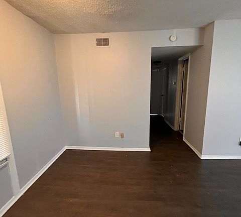 3rd image of 151 N Belvedere Blvd