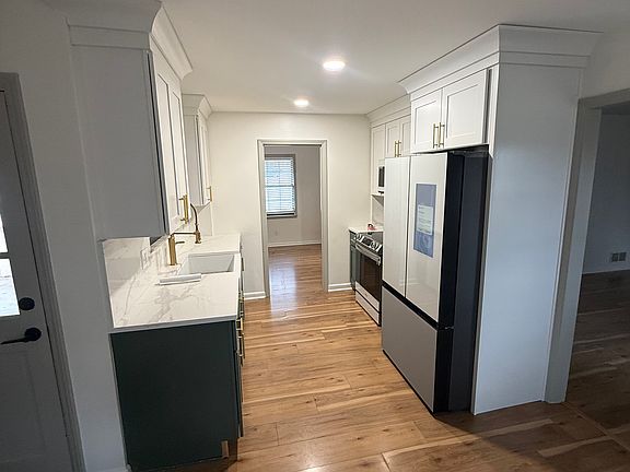 5th image of 115 Shoally Park Dr