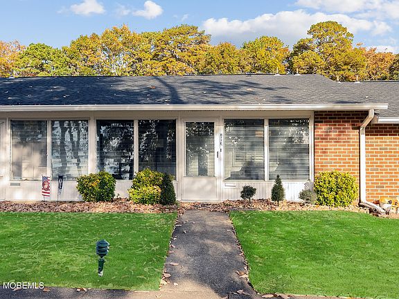 2nd image of 877 E Balmoral Court #1005