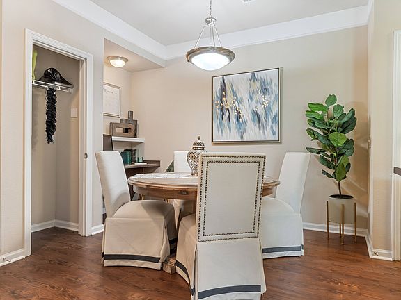 Elegant Dining Room for Entertaining