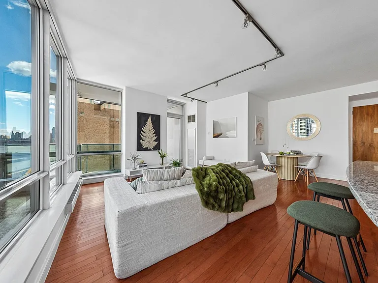 20 Newport Pkwy #908R-JC — Photo 8
