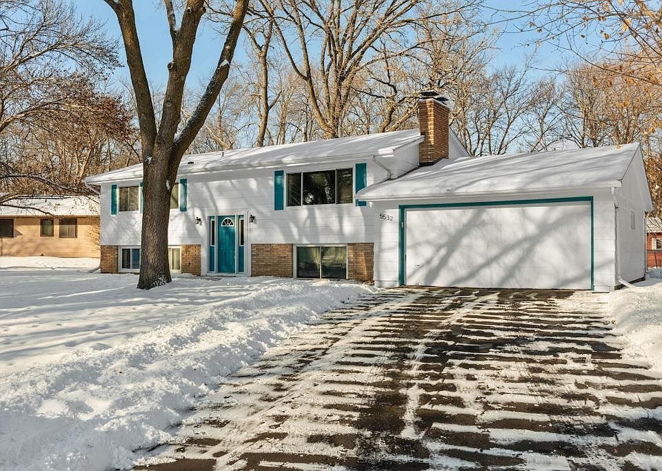 1st image of 5532 W 104th St