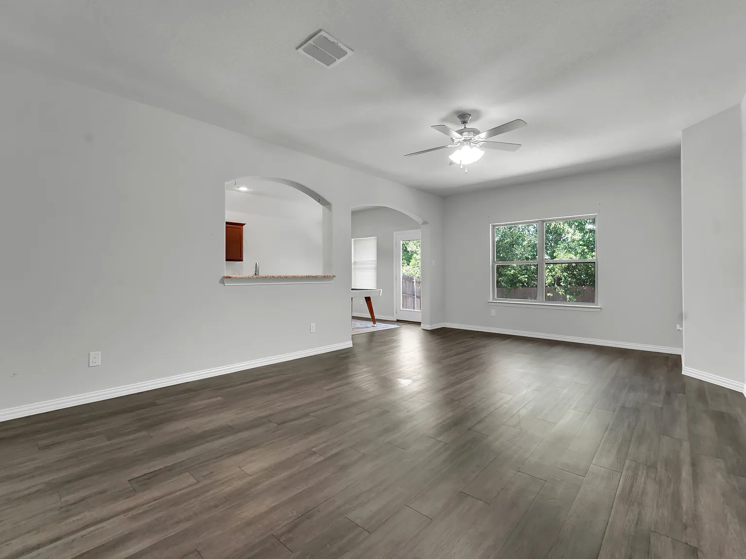 4 bed, 1672 sqft, $2,250 — Photo 4