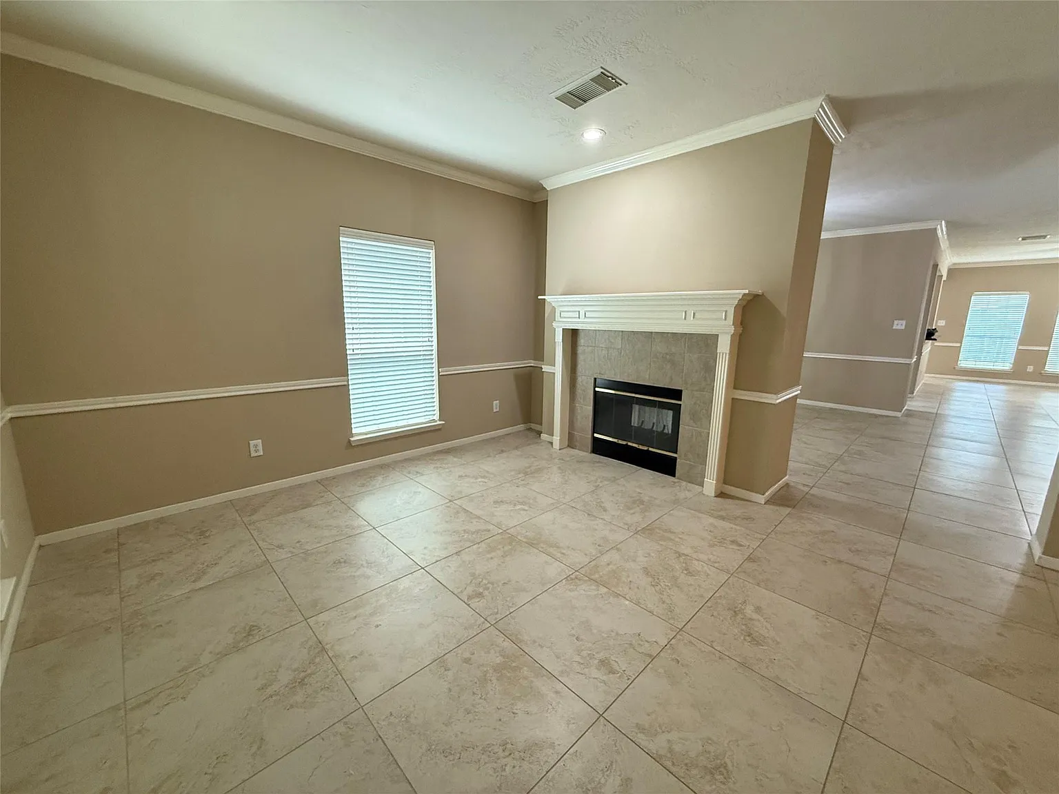 4 bed, 2.5 bath, 3064 sqft, $2,800 — Photo 3