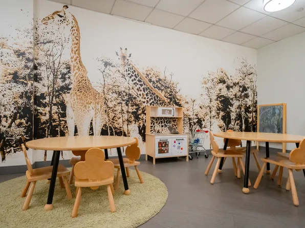 140 Riverside Boulevard image 19 of 22