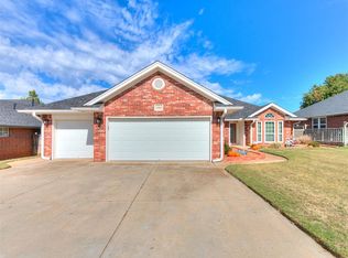 10509 Foxhorn Cir, Midwest City, OK 73130
