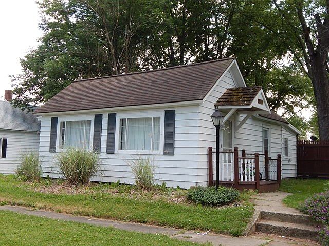 1st image of 216 E Silver St
