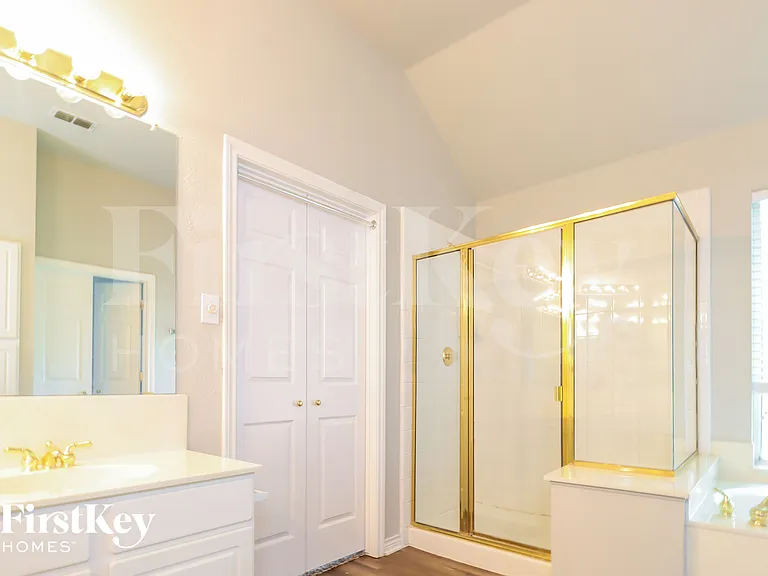 2204 Reedway Ct — Photo 10