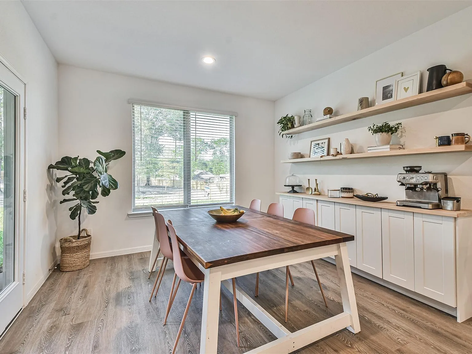 4 bed, 3.0 bath, 3179 sqft, $3,600 — Photo 2
