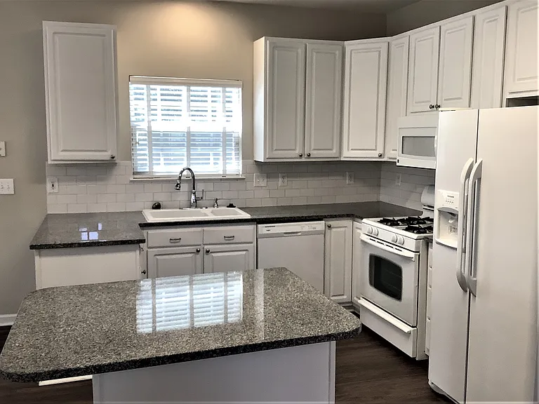 818 Laurel Meadows Pkwy — Photo 3