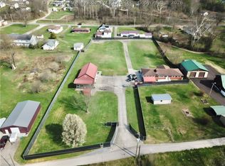 19 River Dr, Elkview, WV 25071