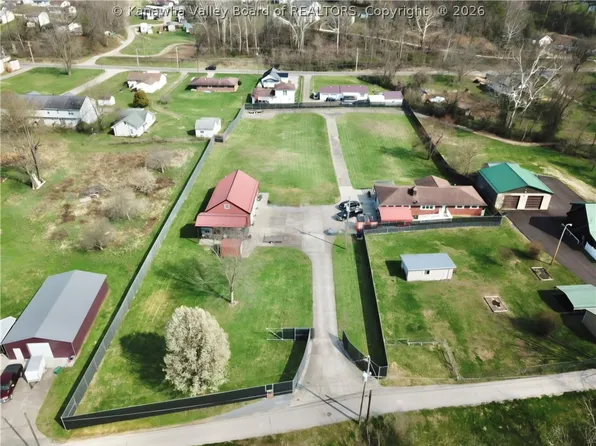 19 River Dr, Elkview, WV 25071