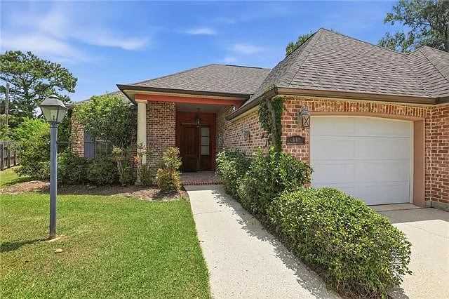 3 bed, 2.0 bath, 1756 sqft, $2,200 — Photo 2