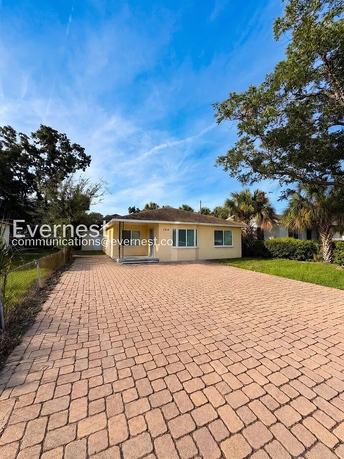 3 bed, 1.0 bath, 1131 sqft, $1,995 — Photo 2