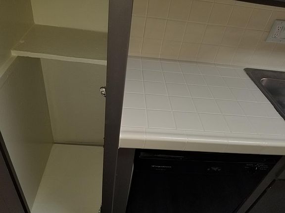 3rd image of 11222 Moorpark St #117