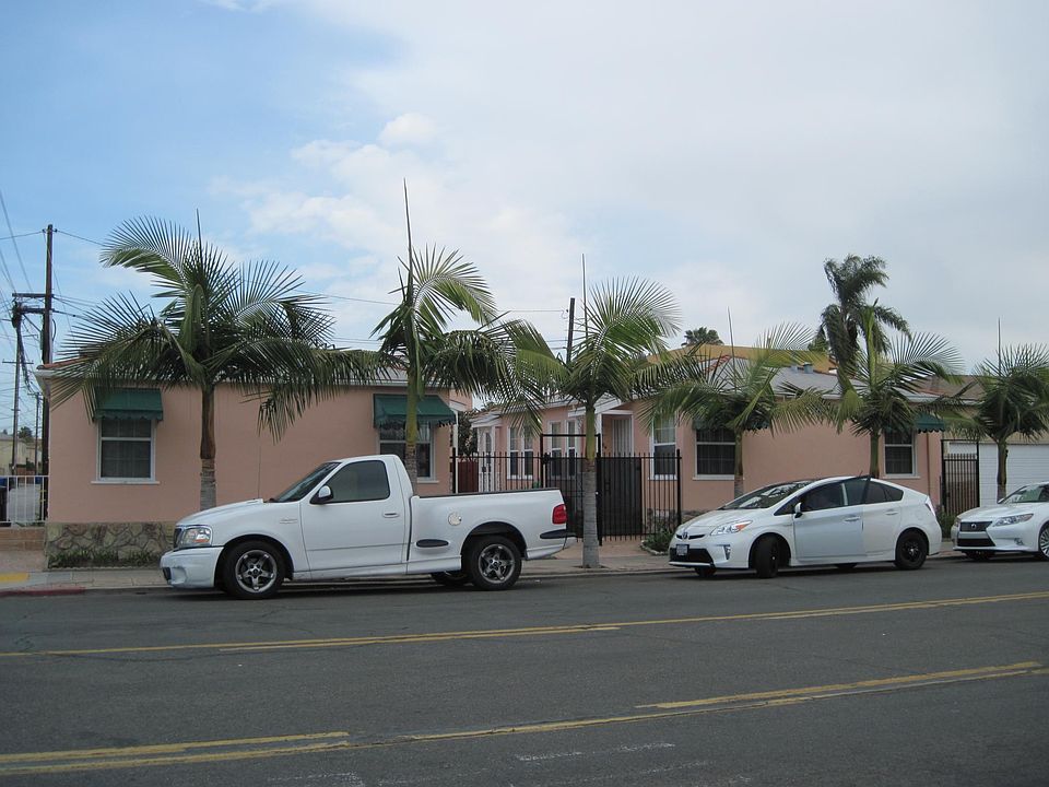 1st image of 2884 Meade Ave