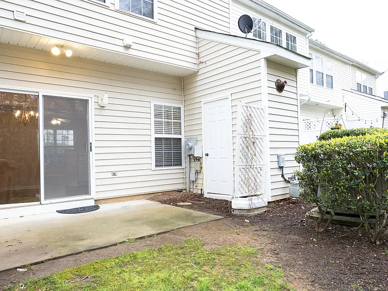 327 Orchard Park Dr — Photo 29