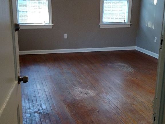 2nd image of 1306 E Victory Dr APT 3