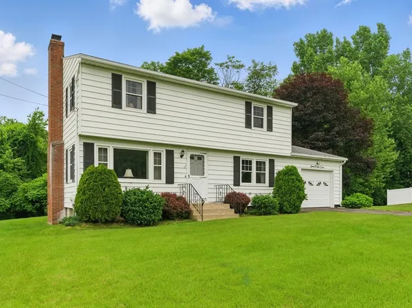 7 Breton Ln, Holyoke, MA 01040