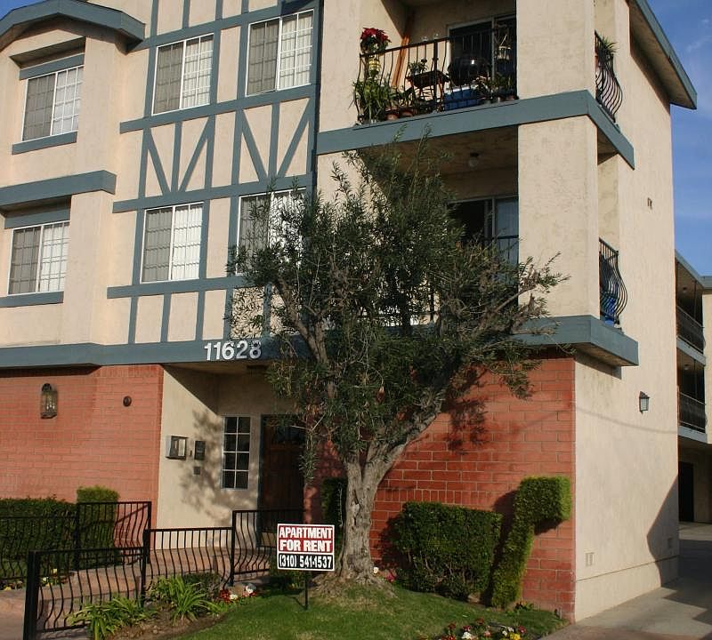 1st image of 11628 Freeman Ave APT 2
