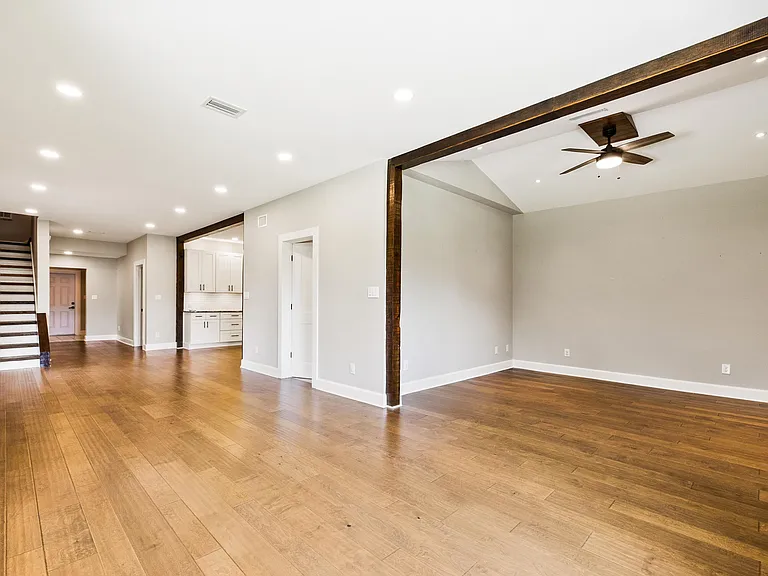 6121 Red Bud Ln — Photo 9