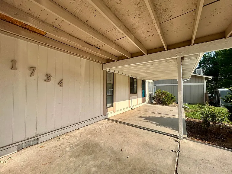 1732 Cambridge Dr — Photo 23