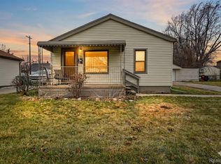 27121 Maywood St, Roseville, MI 48066