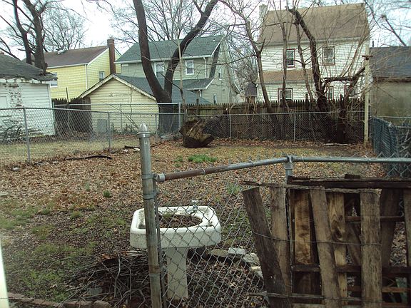 3rd image of 134 Paine Ave