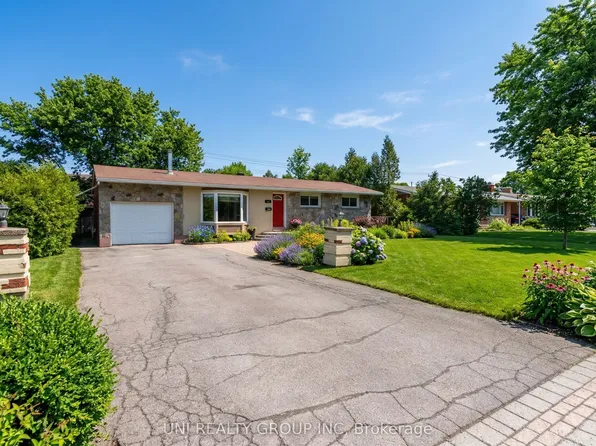 17 Forest Park Ave, Ottawa, ON K2E 5A2