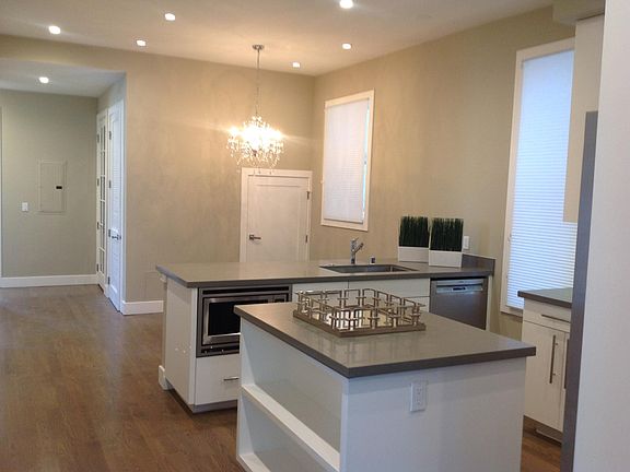 5th image of 1899 Green St APT 2
