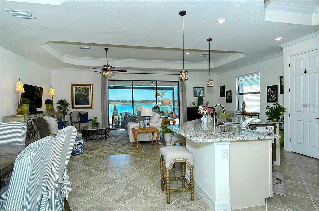 3 bed, 2.5 bath, 1900 sqft, $11,000 — Photo 4
