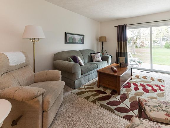 4th image of 7434 Pinegrove Dr